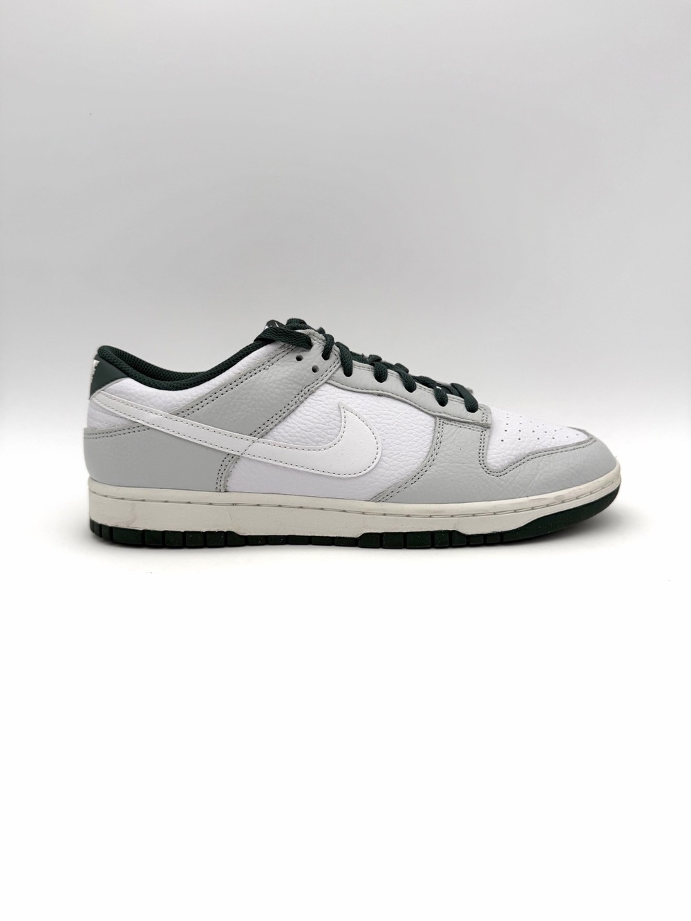 Nike Men's Dunk Low Retro SE Photon Dust Vintage Green Size 11.5 Shoes Casual